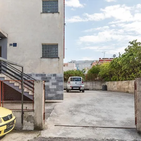 Seka's Family Apartment Split